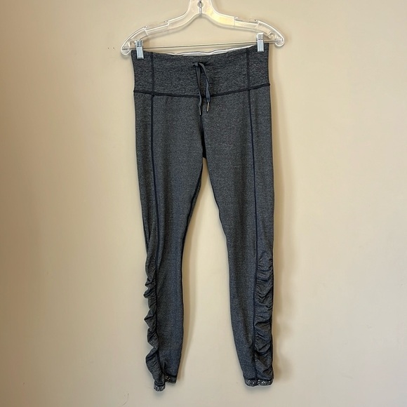 Lululemon Run: Turn Around Reversible Tight size 8 in  Heathered Grey - Picture 6 of 12